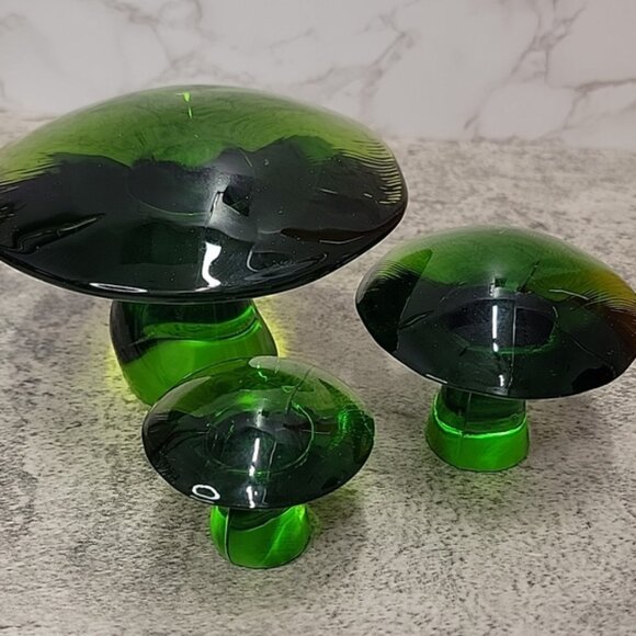 MCM Vintage Viking Avocado Green Glass Small Mushroom Paperweight - Picture 9 of 9